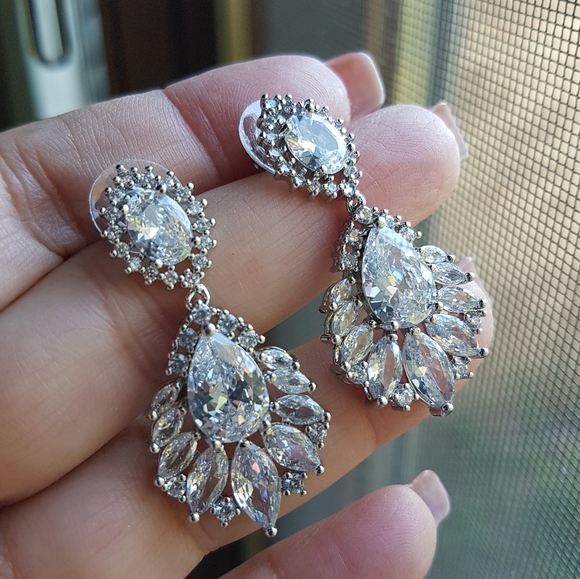 Swarovski Elements 925 Sterling Silver Clear Teardrop Statement Earrings NEW - Picture 1 of 10